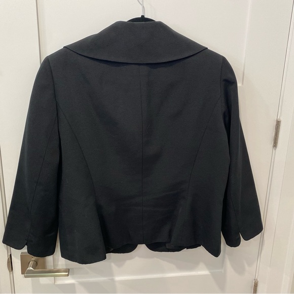 Vintage Studio Tahari black Summer 2 pc Suit w Rose Buttons 3/4 Sleeves Size 16 - Picture 4 of 7